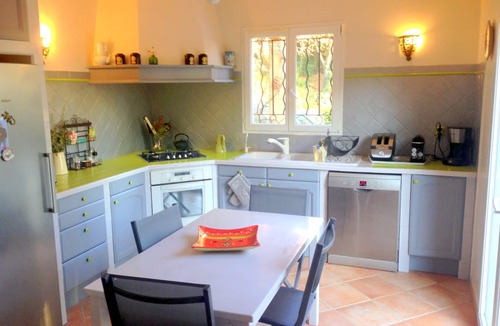 Lorgues Villa | Bright Provencal farmhouse in Lorgues in quiet countryside with swimming pool and large garden