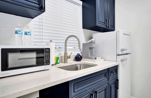 Lake Worth Apartment | Bright Studio | Walk to Downtown Lake Worth
