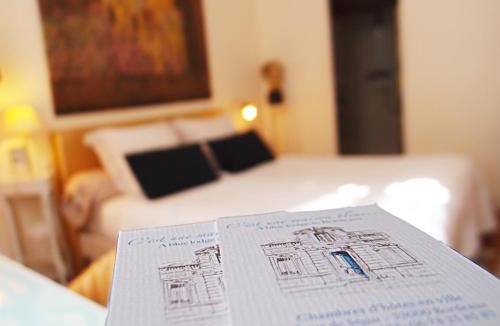 Saint Genes Bed & Breakfast | C'est une maison bleue - a blue lodge in Bordeaux