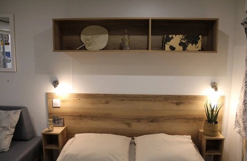 Charlieu House | Camping - ccbbcah - One Bedroom Apartment, Sleeps 2