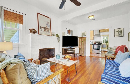 Southside House | Casa Cielo Walk to Intracoastal & Antique Shops