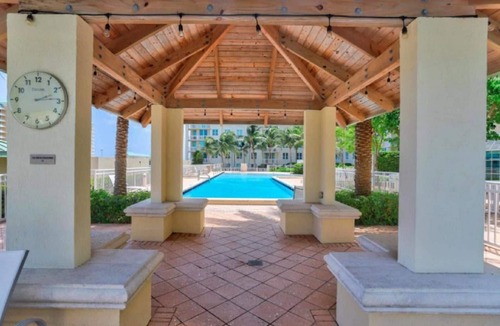 Boynton Beach Apartment | Casa Costa 308s Studio, Pools, Jacuzzi, Beach, Shops & Dog Friendly