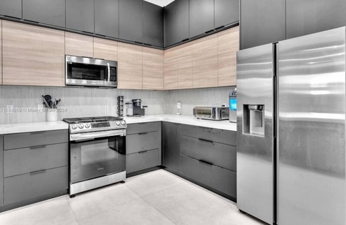 Lauderdale Beach House | Casa Olympus in Fort Lauderdale - Just a Short Walk to the Beach!