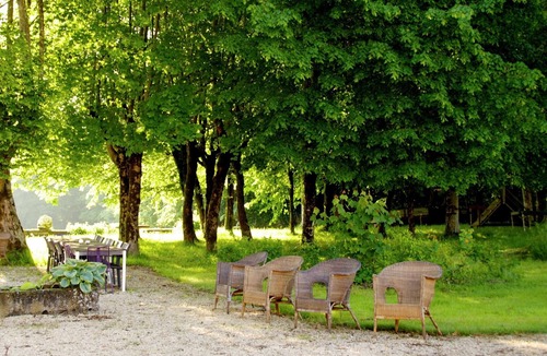 Chalais Apartment | Castle Apartment in Chaleix near Forest