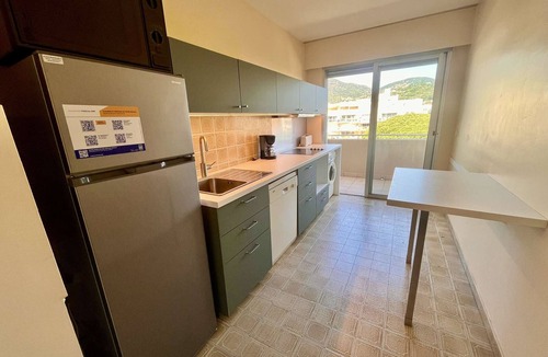 La Croix-Valmer Apartment | Cavalaire: 1BR Apartment, 300m to Beach, AC, Balcony