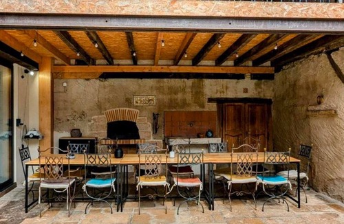 Nuits-Saint-Georges Cottage | Celestial house