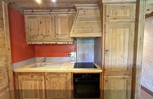 Meribel Centre Apartment | Central Méribel 3-Room Apartment for 6, Near Shops and Ski Slopes with Stunning Mountain View