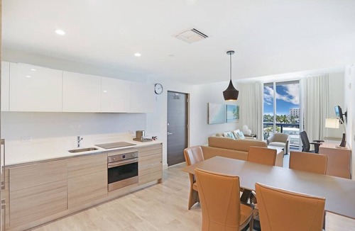 Hollywood Condo | CH Luxury Spacious Beach Condo | Ocean Breeze-CS40