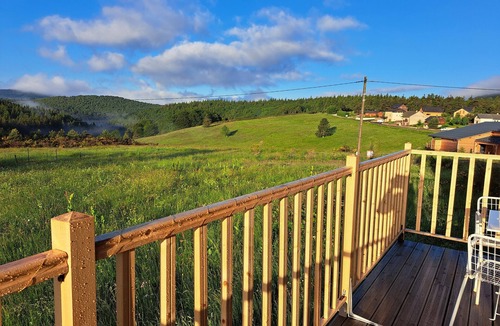 L'Esperou Ski Chalet | Chalet 'All-Comfort Wooden Retreat' with Mountain View, Private Terrace and Garden