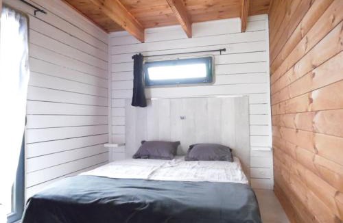 Doue-la-Fontaine Ski Chalet | Chalet cosy climatisé avec parking et Internet