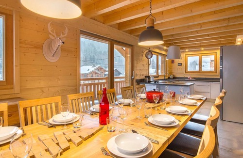 Chatel Ski Chalet | Chalet for 17 people in La Chapelle - traditional and cosy