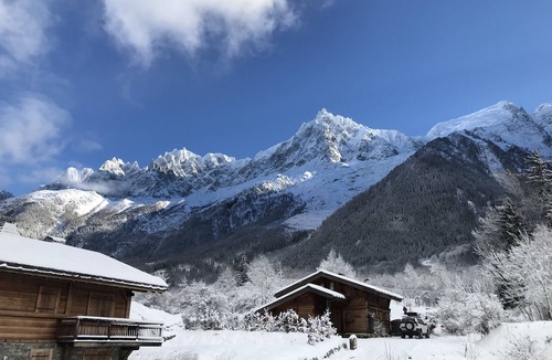 Les Bossons Ski Chalet | Chalet Mitoyen Face à Laiguille du Midi