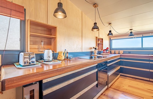 Gruissan Plage Ski Chalet | Chalet 'Passion Loft' with Sea View, Private Terrace and Wi-Fi