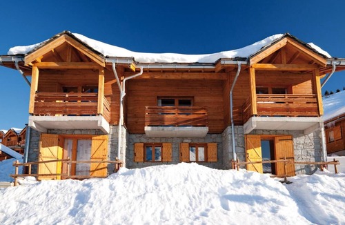 Valmeinier Ski Chalet | Chalet, ski-in/ski-out & foot of the slopes, fitness, swimming pool, balcony, tv, 64m², Valmeinier