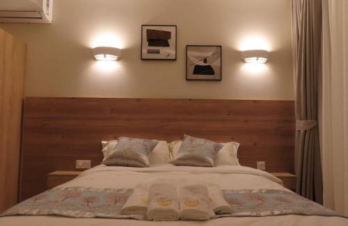 Bondy House | Chambre avec grand lit et salle de bain privative pour 2 personnes