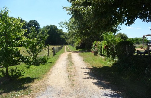 Bazouges-sur-le-Loir House | Chambre d'hôte en Vallée du Loir - Elevage des Rosiers