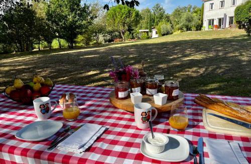 Arthes Bed & Breakfast | Chambre indépendante au calme, petit-déjeuner inclus