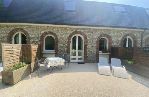 Contremoulins Bed & Breakfast | Chambres d'Hôtes Aux Ecuries du Chateau
