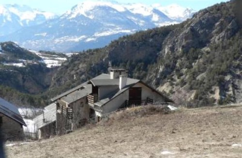 Guillestre Apartment | Character house at the entrance of the Regional Park Qyeyras