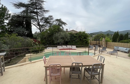 Les Camoins Villa | Character villa with large swimming pool at the foot of the Pagnol hills