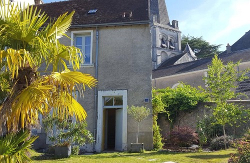 Pontlevoy Cottage | Charming 18th Century Home with Modern Comforts, Baby Amenities, and Culinary Workshops