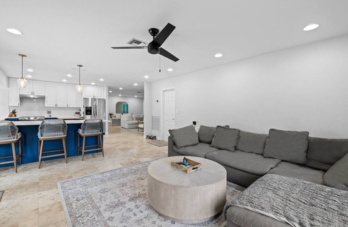 Davie House | Charming 3-bedroom farmhouse in amazing Davie