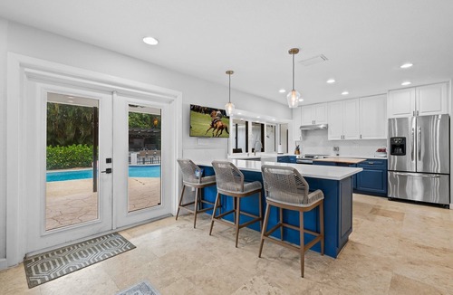 Davie House | Charming 3-bedroom farmhouse in amazing Davie