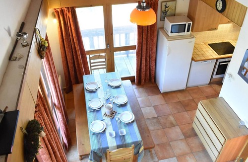Meribel Ski Chalet | Charming 5-Room Chalet for 8/10 in Méribel – Close to Ski Lifts & Amenities, Pet Friendly