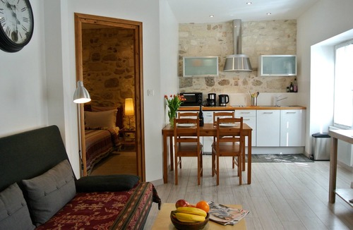 Avignon City Centre Apartment | Charming apartment inside the old walls of Avignon