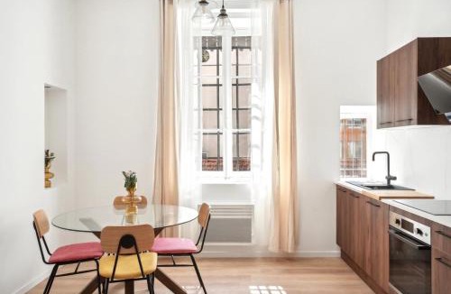 Zola - Pressense Apartment | Charming Berlioz Apartment for 6 People in Charpennes Villeurbanne