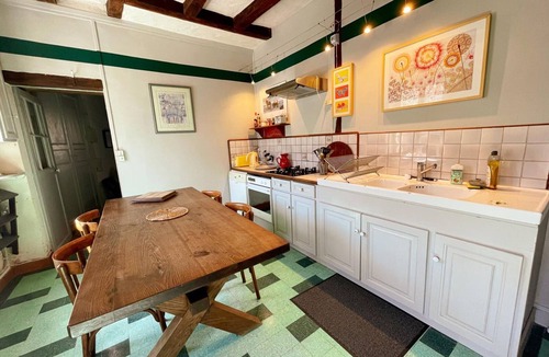 Verneuil-le-Chateau Cottage | Charming cottage in Touraine with fireplace