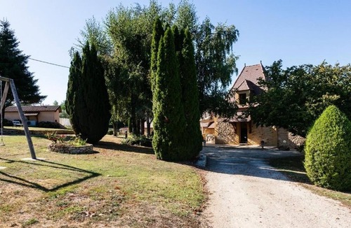 Le Bugue Cottage | Charming Cottage with Shared Pool in Peaceful Périgord Noir