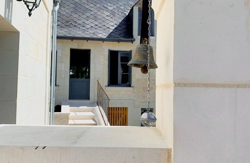 Benais Cottage | Charming cottage with garden near castles, WiFi, parking included