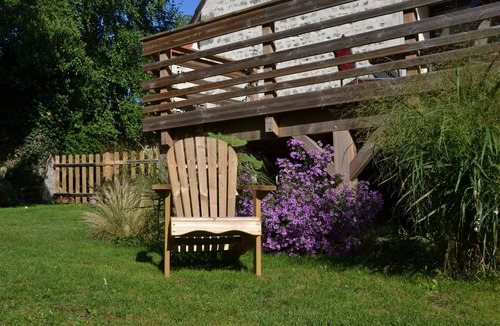 Chilleurs-aux-Bois Cottage | Charming farm stay with terrace and pond view