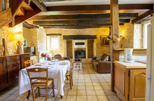 Saint-Aubin-de-Nabirat Cottage | Charming House with Garden, WiFi, and Fireplace Near Dordogne and Lot Borders