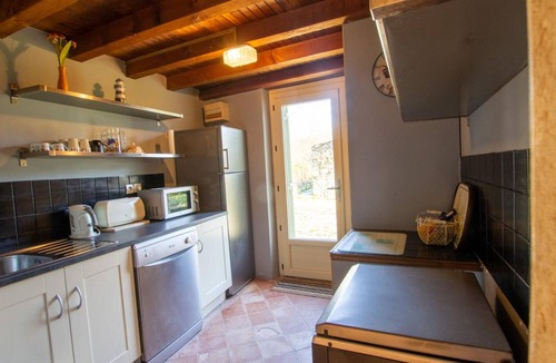 Saint-Capraise-d'Eymet Apartment | Charming Cottage with Pool in 7ha Property, Near Vineyards & Medieval Sites