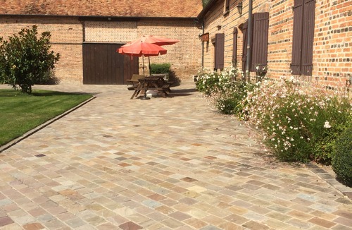 La Ferte-Saint-Aubin Cottage | Charming gîte on a farm surrounded by nature. Shared pool in summer
