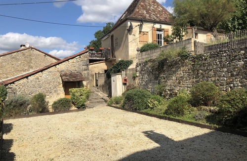 Couze-et-Saint-Front Cottage | Charming hillside cottage with a view of the town and Dordogne Valley