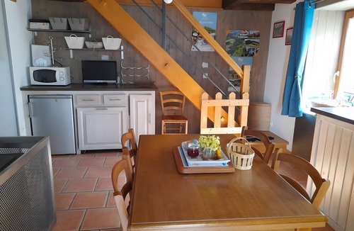 Servance-Miellin House | Charming House 'Les Volets Bleus' with Private Garden and Wi-Fi