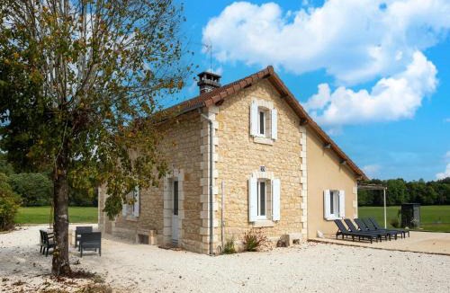 Hautefort House | Charming House in Hautefort with Pool & Nature