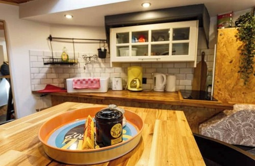 Cote Pavee Boat Rental | Charming houseboat with jacuzzi on the Canal du Midi