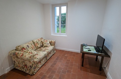 Sigloy Cottage | Charming Riverside Gîte: Family-friendly, Horse-friendly, Perfect for Cyclists