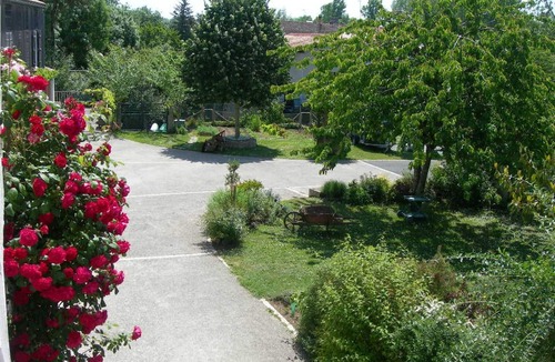 Damvix Cottage | Charming Riverside House with Canoes, Garden, and Nearby Market in Marais Poitevin
