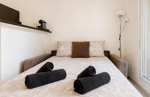 Quartier Administrations Apartment | Charming two-room apartment with central AC near Nîmes train station