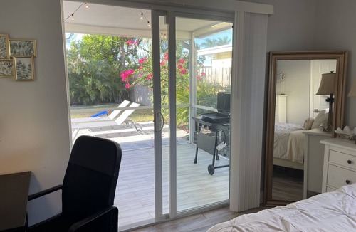 North Andrews Gardens House | Clean and modern 2BR/2Bath Jacuzzi home, beautiful Patio, minutes from the beach
