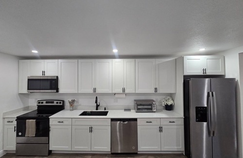 Melaleuca Gardens House | Clean, cozy and modern house, few minutes to the Airport, beaches and malls.