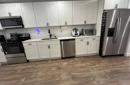 Melaleuca Gardens House | Clean, cozy and modern house, few minutes to the Airport, beaches and malls.