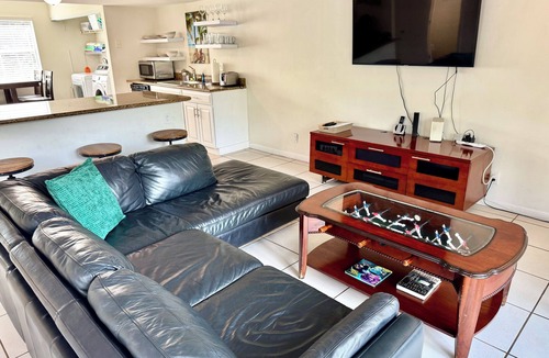 River Oaks House | Close to Cruise Port, Airport, Downtown, and Beaches