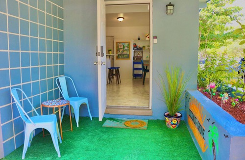 Southwest Coconut Grove House | COCONUT GROVE HOUSE, 1 Block to CocoWalk, 1 Mile to Gables, 4 miles to Brickell