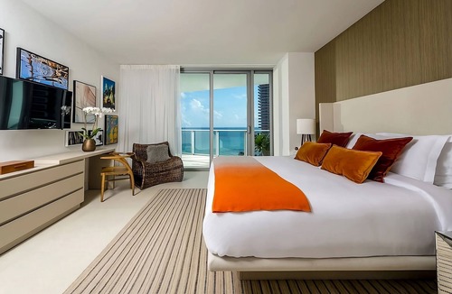 Hollywood South Central Beach Hotel | Come Create Memories w/Fun-filled Adventures at this Paradise! Pool, Parking!